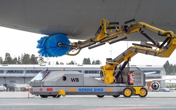 The advantages of automated aircraft exterior cleaning solutions
