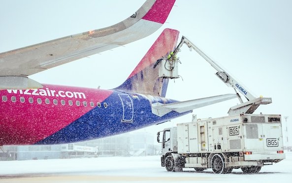 The unique de-icing procedure: unexpected facts and equipment, costing &euro;1 million