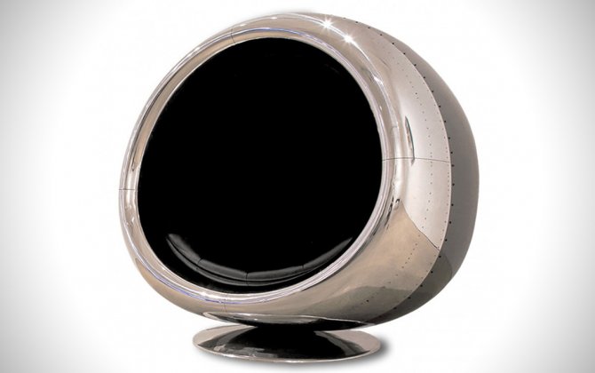 This Boeing 737 Jet Engine Chair Is Fit For A Supervillain