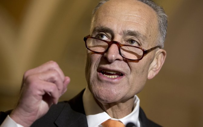 US senator wants government to set airline seat-size rules