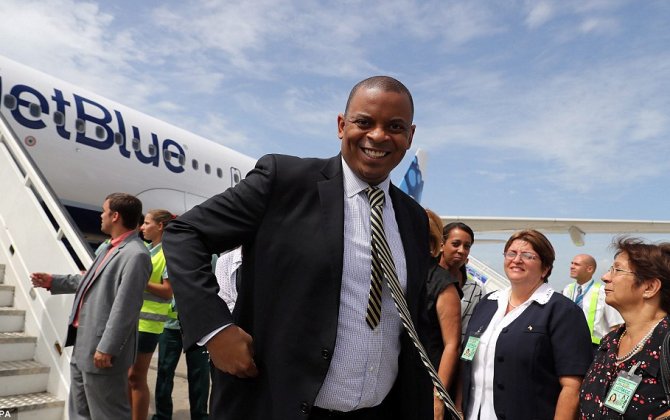 U.S. Transportation Secretary Foxx Arrives in Cuba on First Scheduled Flight in Over 50 Years