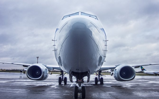 What should lessors realize to gain 20% ROI from mid-age aircraft?